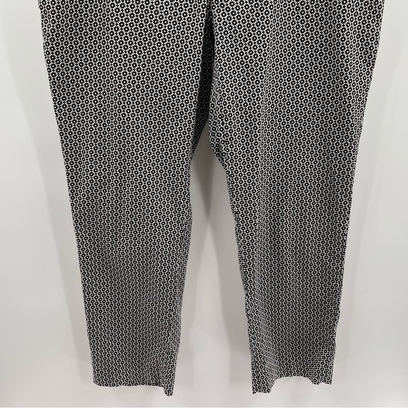 Ellen Tracy Geometric Black White Print Pockets Cropped Ankle Zip Button Pants - Picture 3 of 12